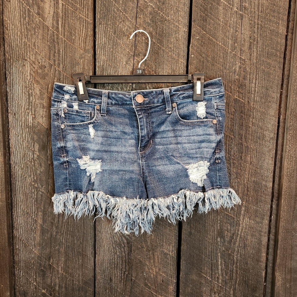 Celebrity Pink frayed shorts